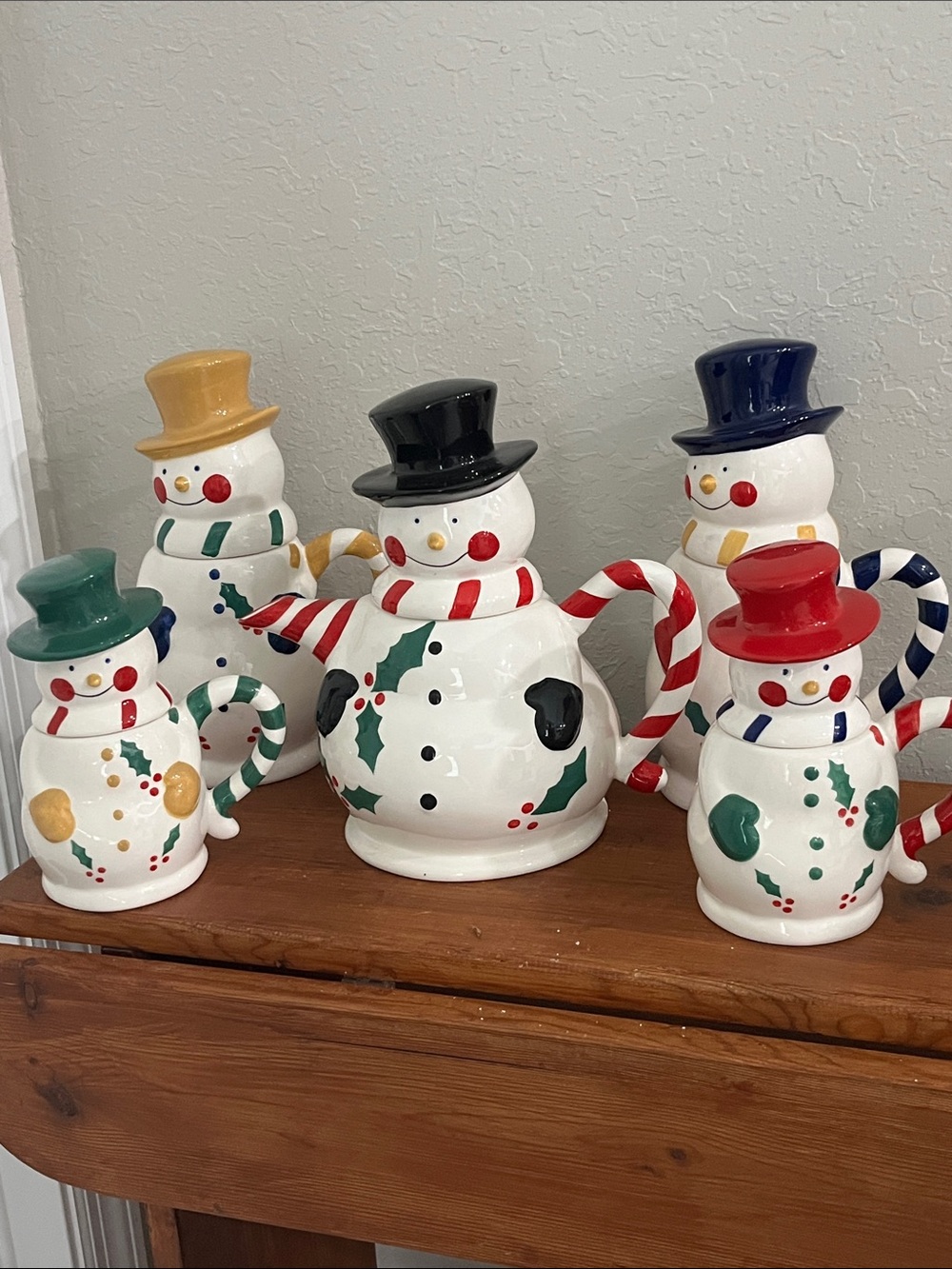 Temp-Tations White Snowman Teapot and Mugs Set with Multicolor Hats 2 Sizes